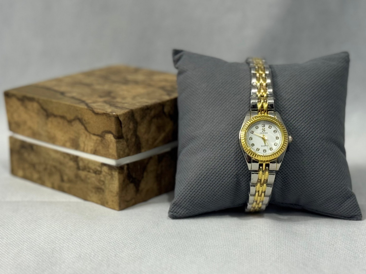 Regal White – Women’s Elegant Gold Accent Watch