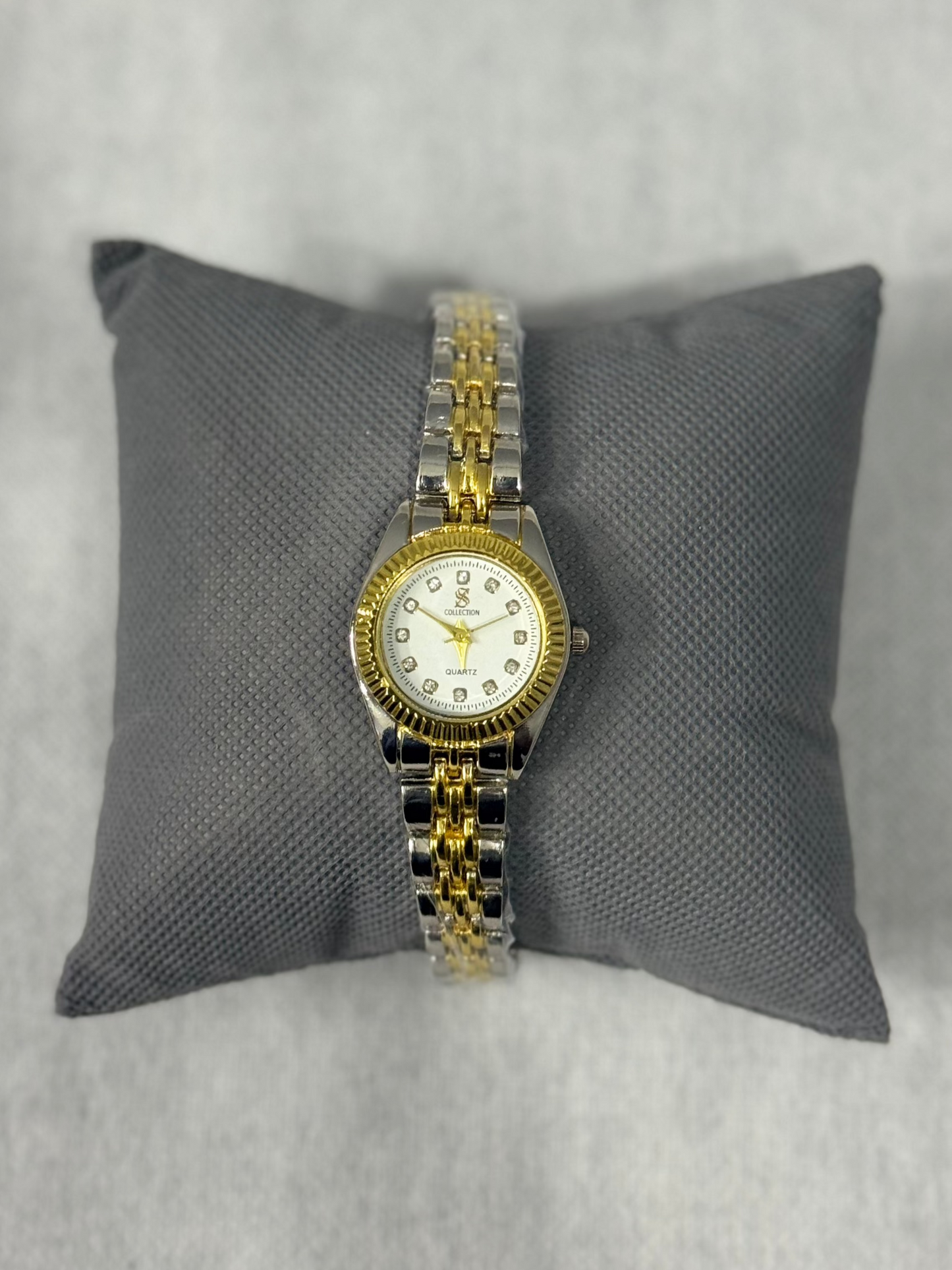 Regal White – Women’s Elegant Gold Accent Watch