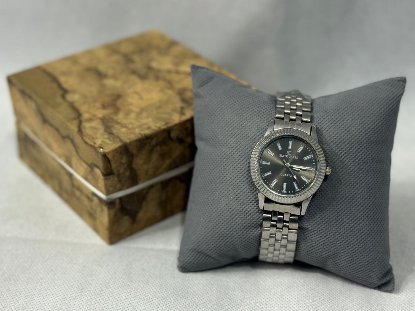 Elite Class Women’s Silver Watch – Metallic Grey Dial