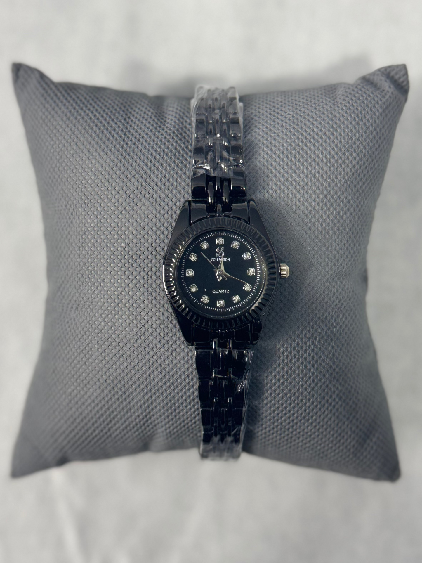 Onyx Grace – Sleek Black Ladies’ Watch