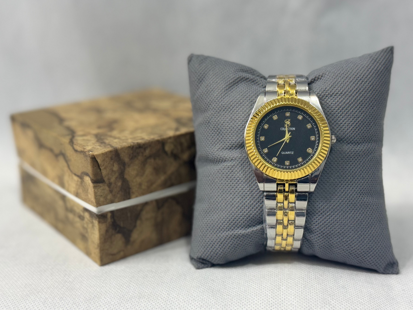 Men’s Royal Quartz Watch – Gold & Silver Edition