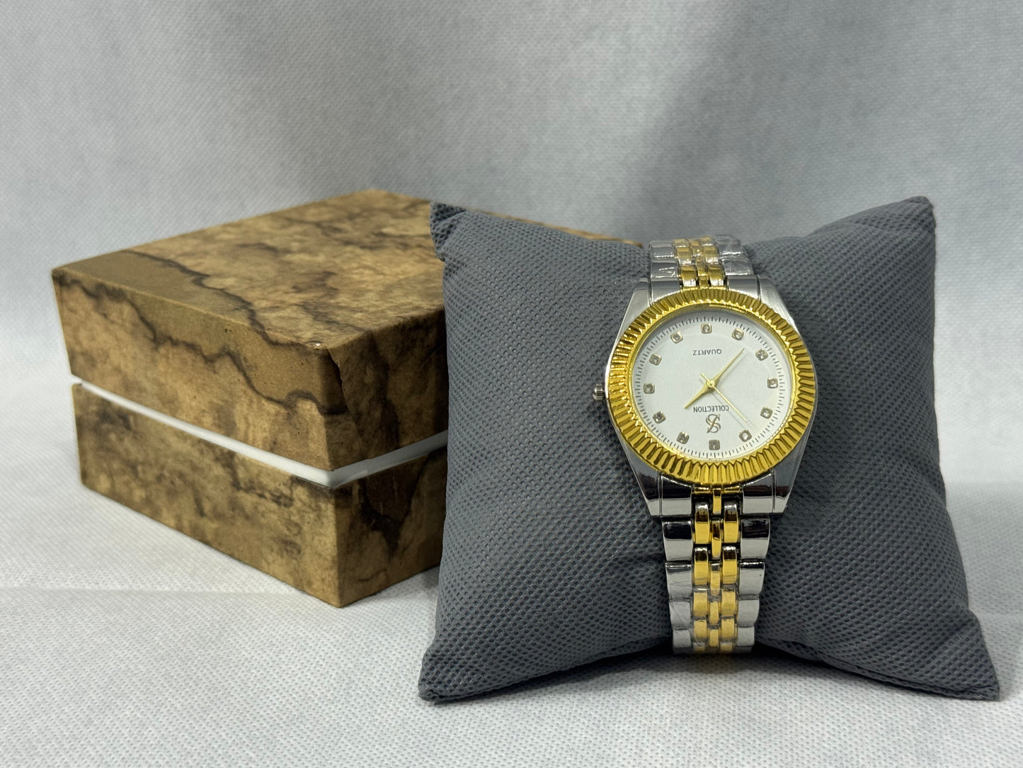 Regal White – Men’s Gold Accent Watch