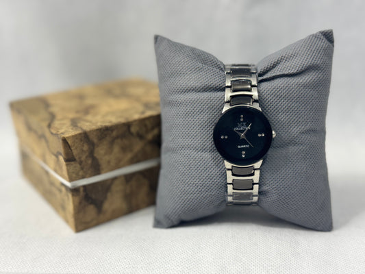 Midnight Elegance – Women’s Black Signature Watch